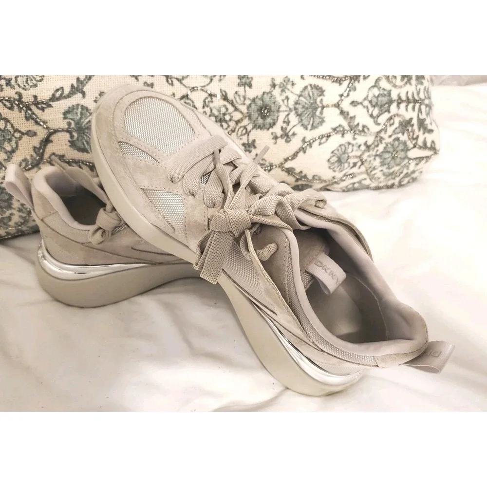 DKNY Women's Soft White Zofi Lace-Up Sneakers US 9.5 Shoes Comfort Fashion